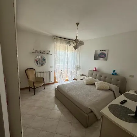 Bellissima Stanza Con Parcheggio Gratuito Homestay Cinquale
