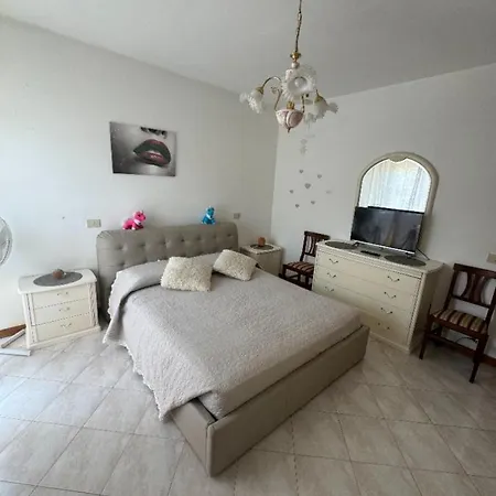 Bellissima Stanza Con Parcheggio Gratuito Homestay